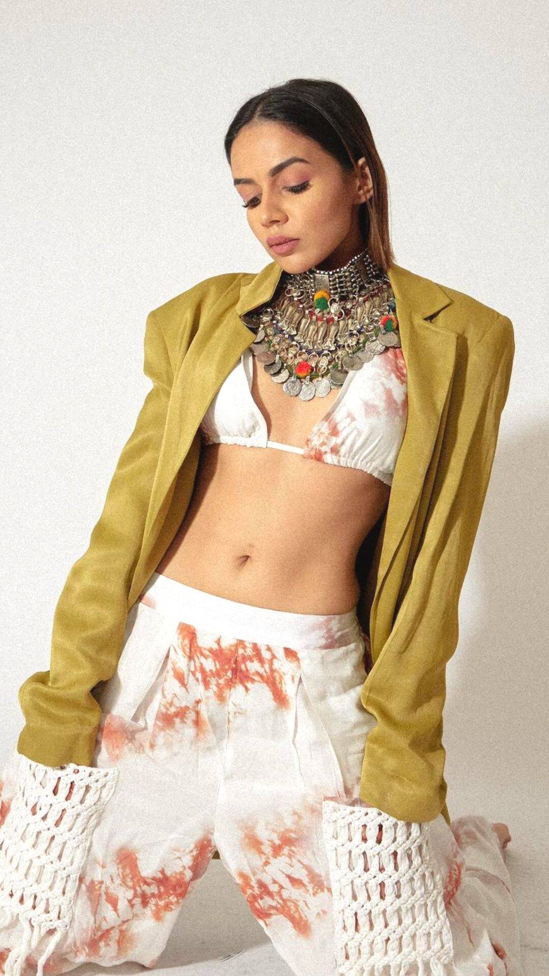 Komal Pandey Fashion